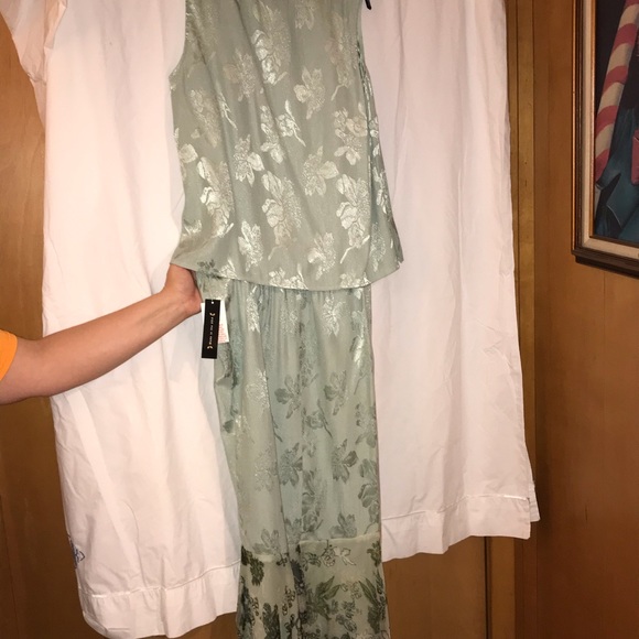 Green dress - Picture 3 of 3